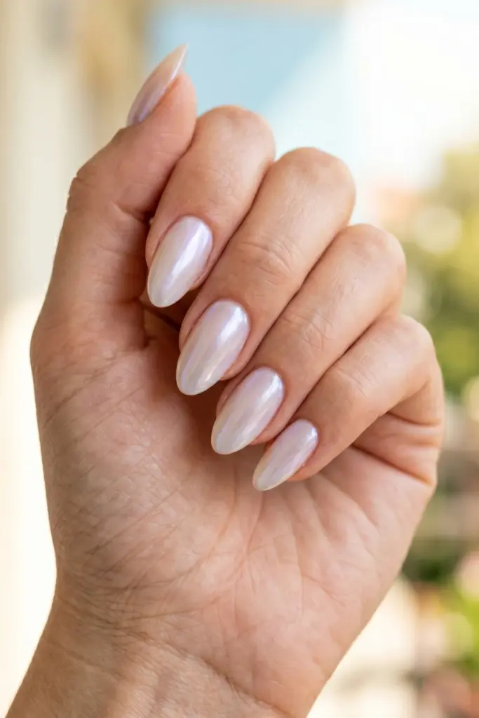 milky-white-iridescent-shimmer-summer-nails-trends