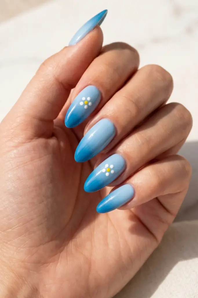 blue-ombre-minimalist-daisy-art-almond-summer-nails