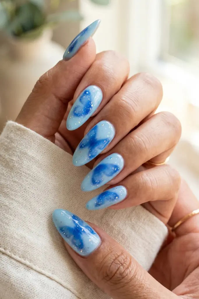 butterfly-blue-smudge-blue-abstract-summer-nail-design-ideas
