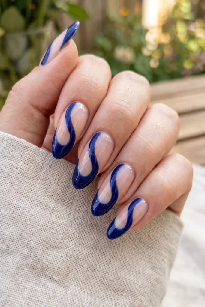 indigo-negative-space-curves-blue-abstract-summer-nail-design-ideas