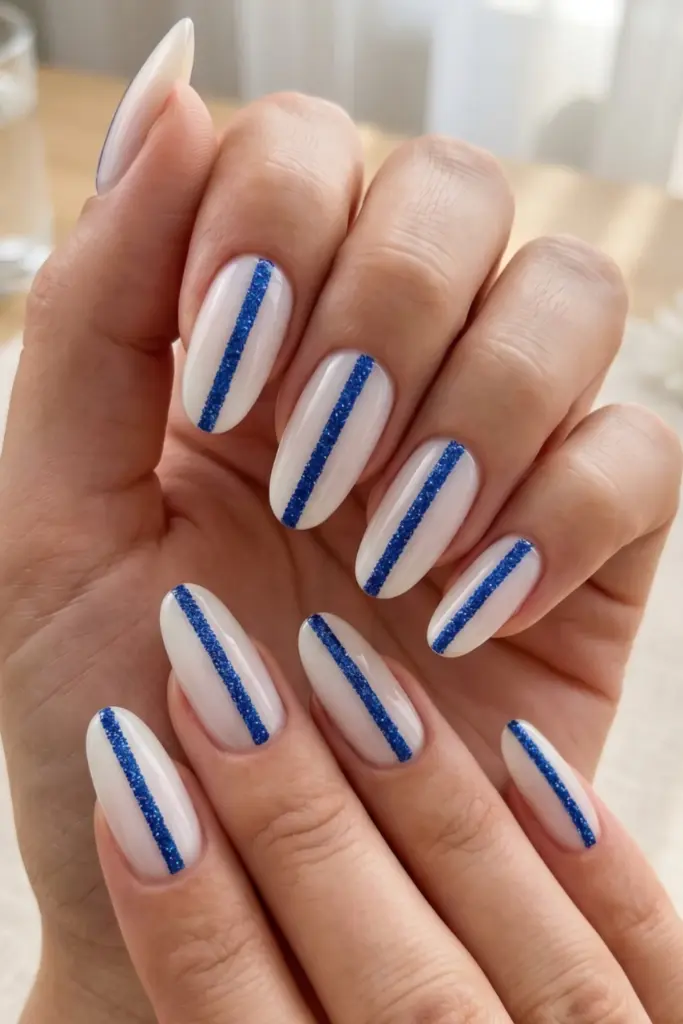 minimalist_patriotic_nails_single_blue_glitter_stripe_on_white