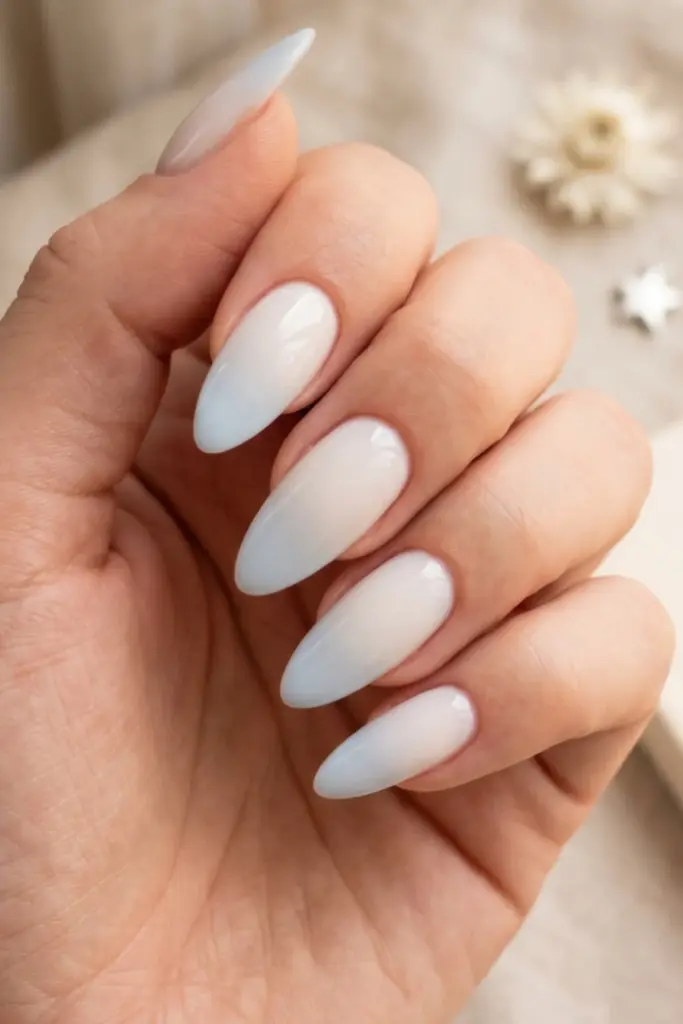 minimalist_patriotic_nails_white_to_pale_blue_ombre